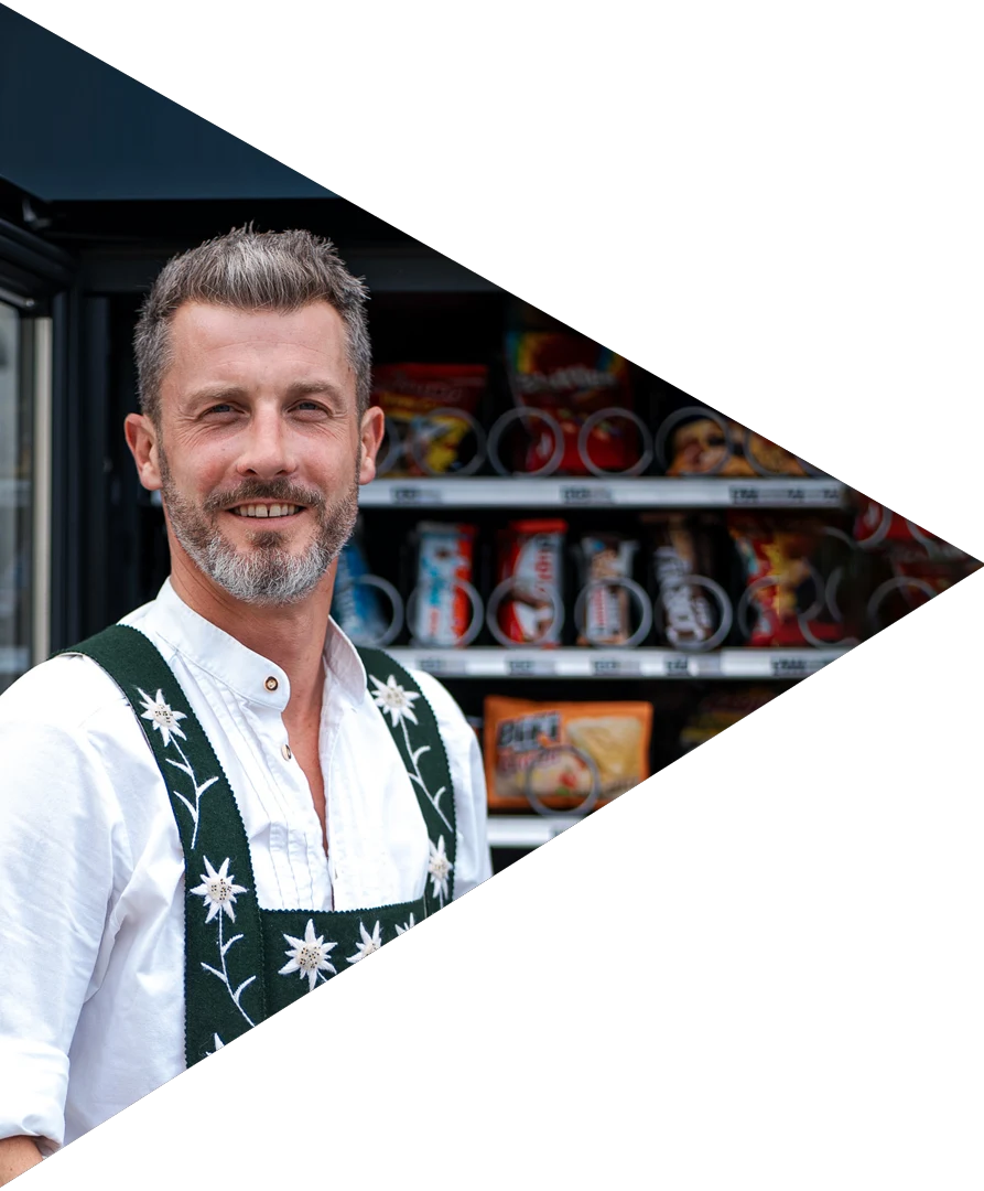 Bild von Uwe Link vor einem Automaten.